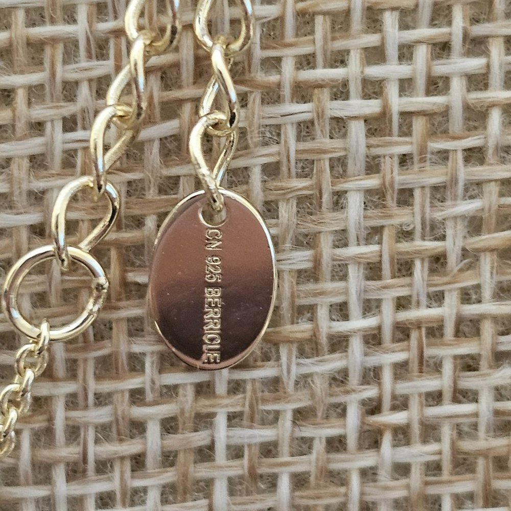 Pineapple Pendant Necklace in Gold - Picture 3 of 5